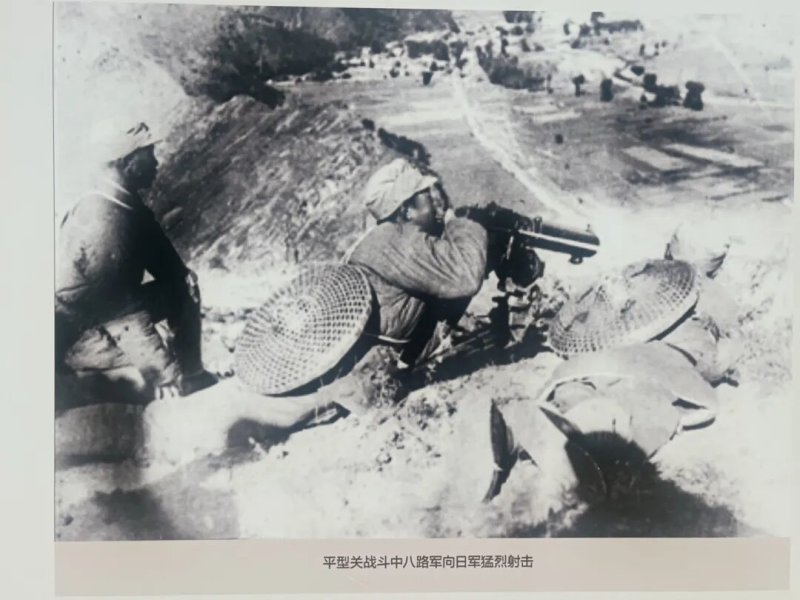 “文物里的抗戰(zhàn)故事——紀(jì)念中國(guó)人民抗日戰(zhàn)爭(zhēng)暨世界反法西斯戰(zhàn)爭(zhēng)80周年專(zhuān)題展”開(kāi)展.jpg