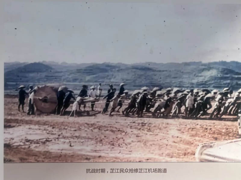 “文物里的抗戰(zhàn)故事——紀(jì)念中國(guó)人民抗日戰(zhàn)爭(zhēng)暨世界反法西斯戰(zhàn)爭(zhēng)80周年專(zhuān)題展”開(kāi)展.jpg
