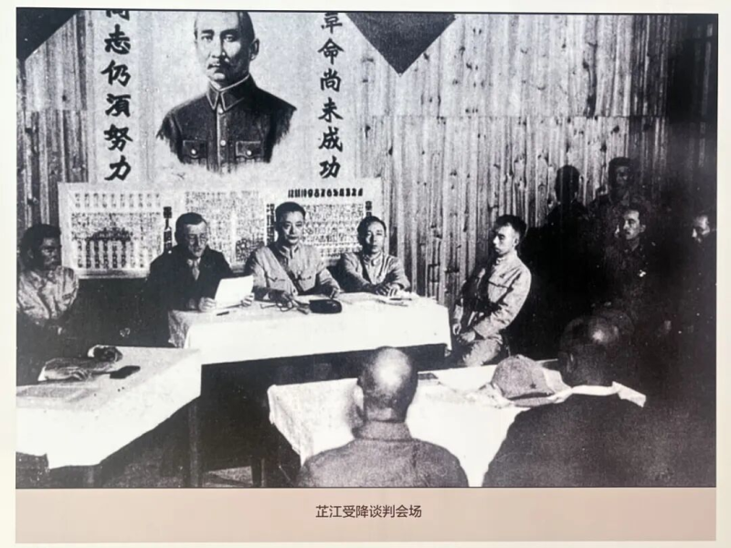 “文物里的抗戰(zhàn)故事——紀(jì)念中國(guó)人民抗日戰(zhàn)爭(zhēng)暨世界反法西斯戰(zhàn)爭(zhēng)80周年專(zhuān)題展”開(kāi)展.jpg